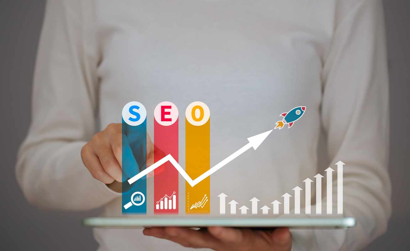 E-E-A-T SEO stratejisi ile Google güven skorunuzu artırın, uzmanlık ve otoritenizi güçlendirerek sıralamalarda yükselin.